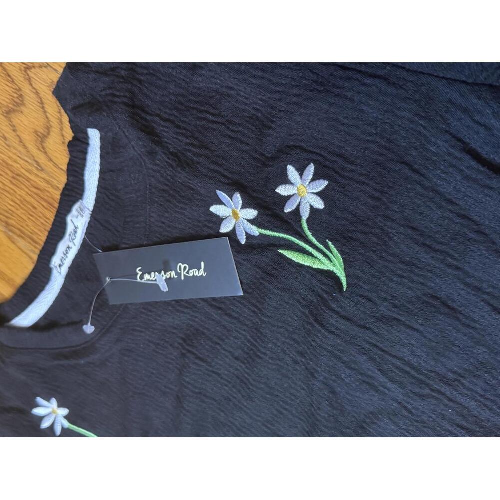 Emerson Road Black Floral Embroidered Lounge Set Size Smal - Picture 2 of 5